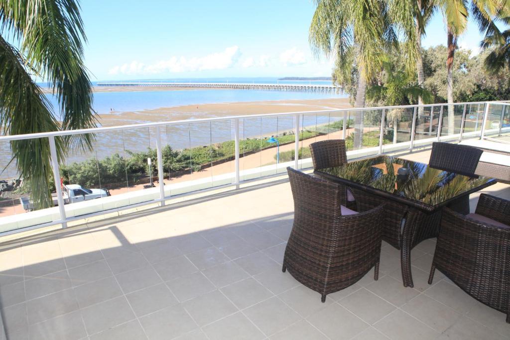 Pier Resort Urangan Buitenkant foto