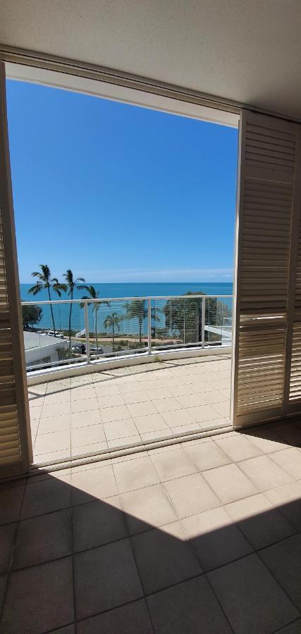 Pier Resort Urangan Buitenkant foto