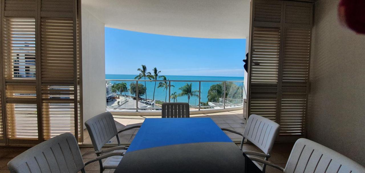 Pier Resort Urangan Buitenkant foto