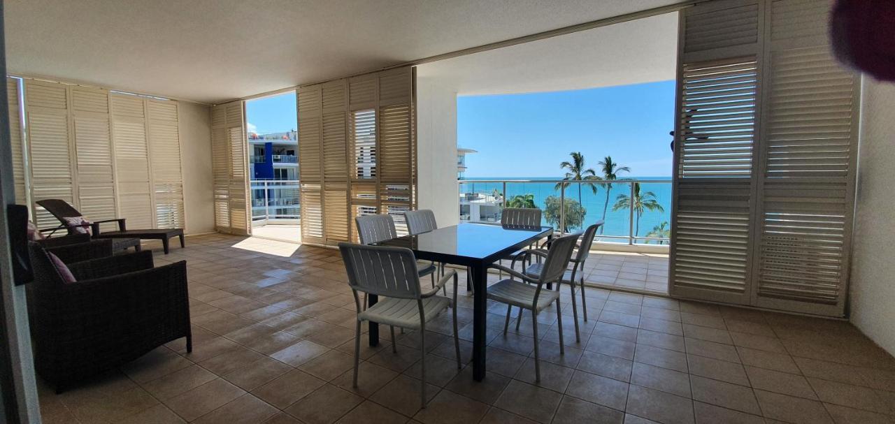 Pier Resort Urangan Buitenkant foto