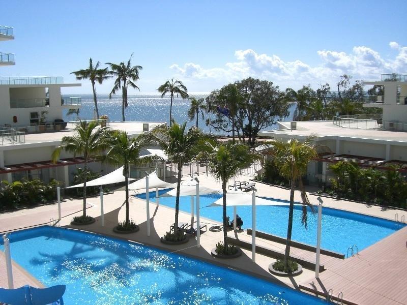 Pier Resort Urangan Buitenkant foto