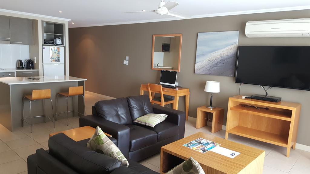 Pier Resort Urangan Buitenkant foto