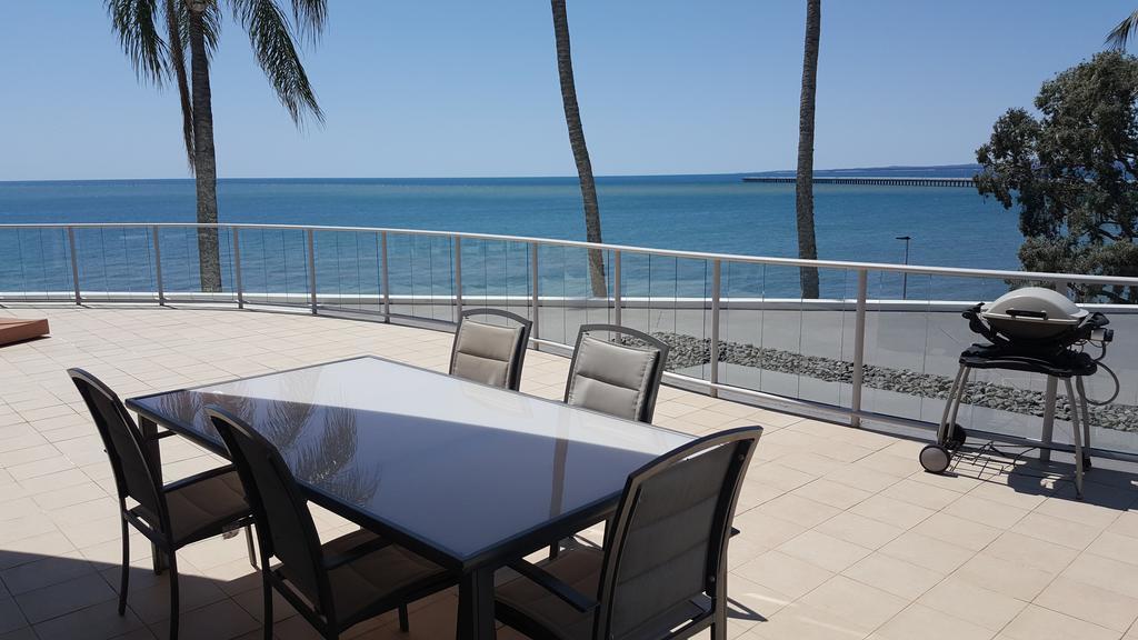 Pier Resort Urangan Buitenkant foto