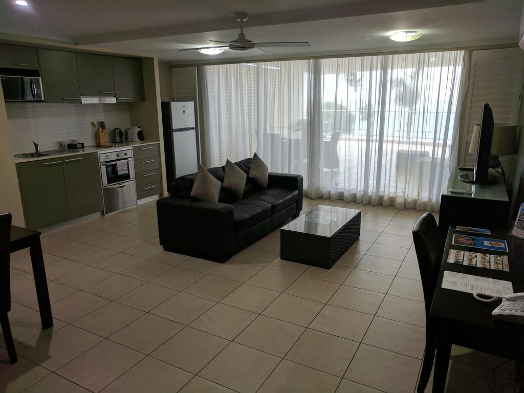 Pier Resort Urangan Buitenkant foto