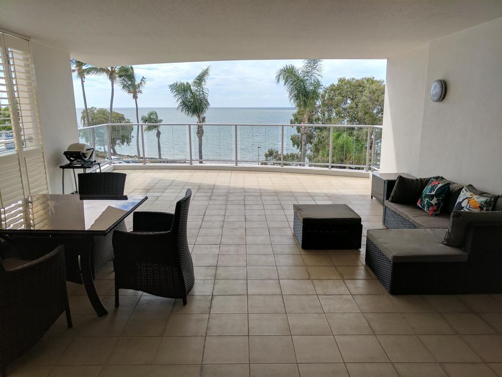 Pier Resort Urangan Buitenkant foto