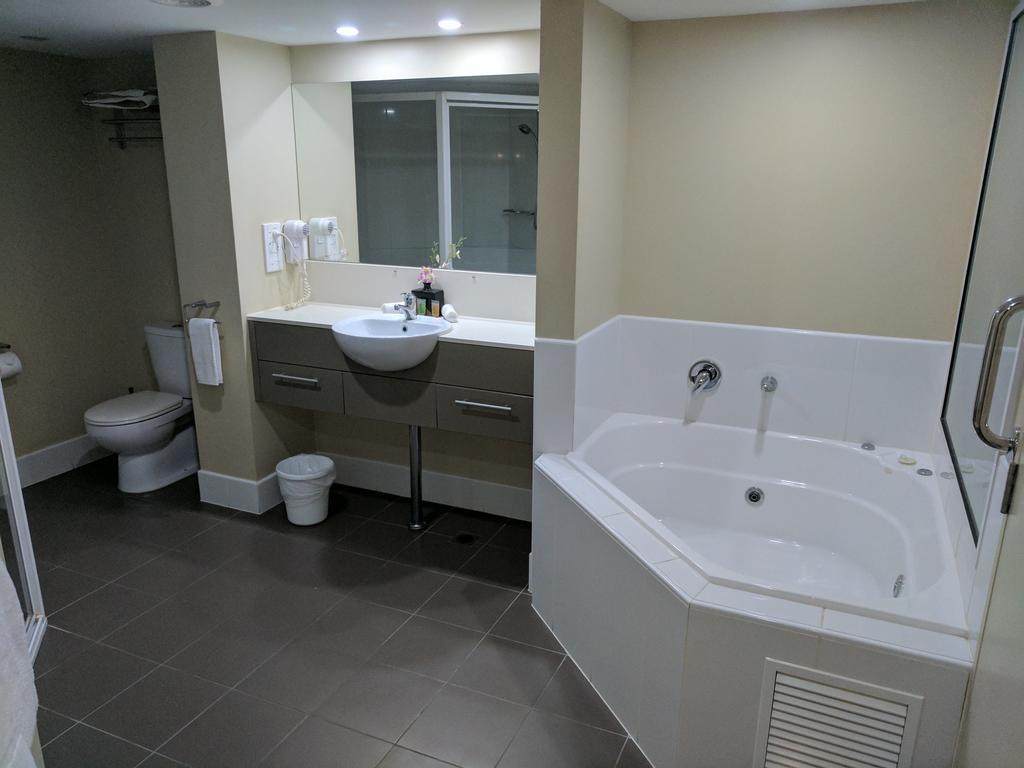 Pier Resort Urangan Buitenkant foto