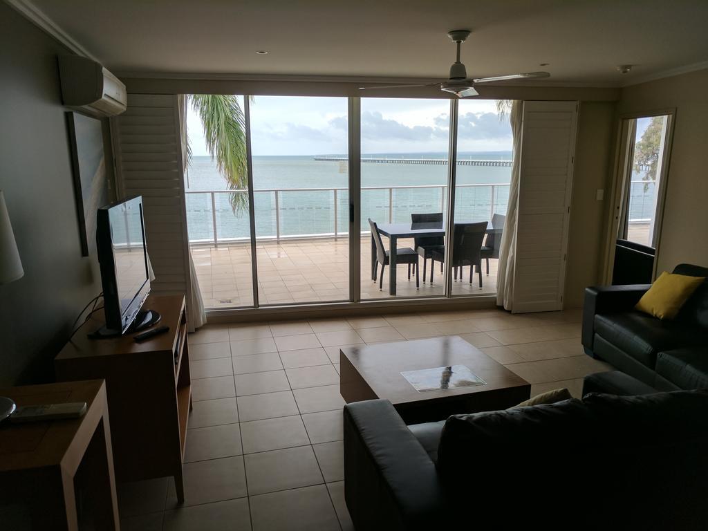 Pier Resort Urangan Buitenkant foto