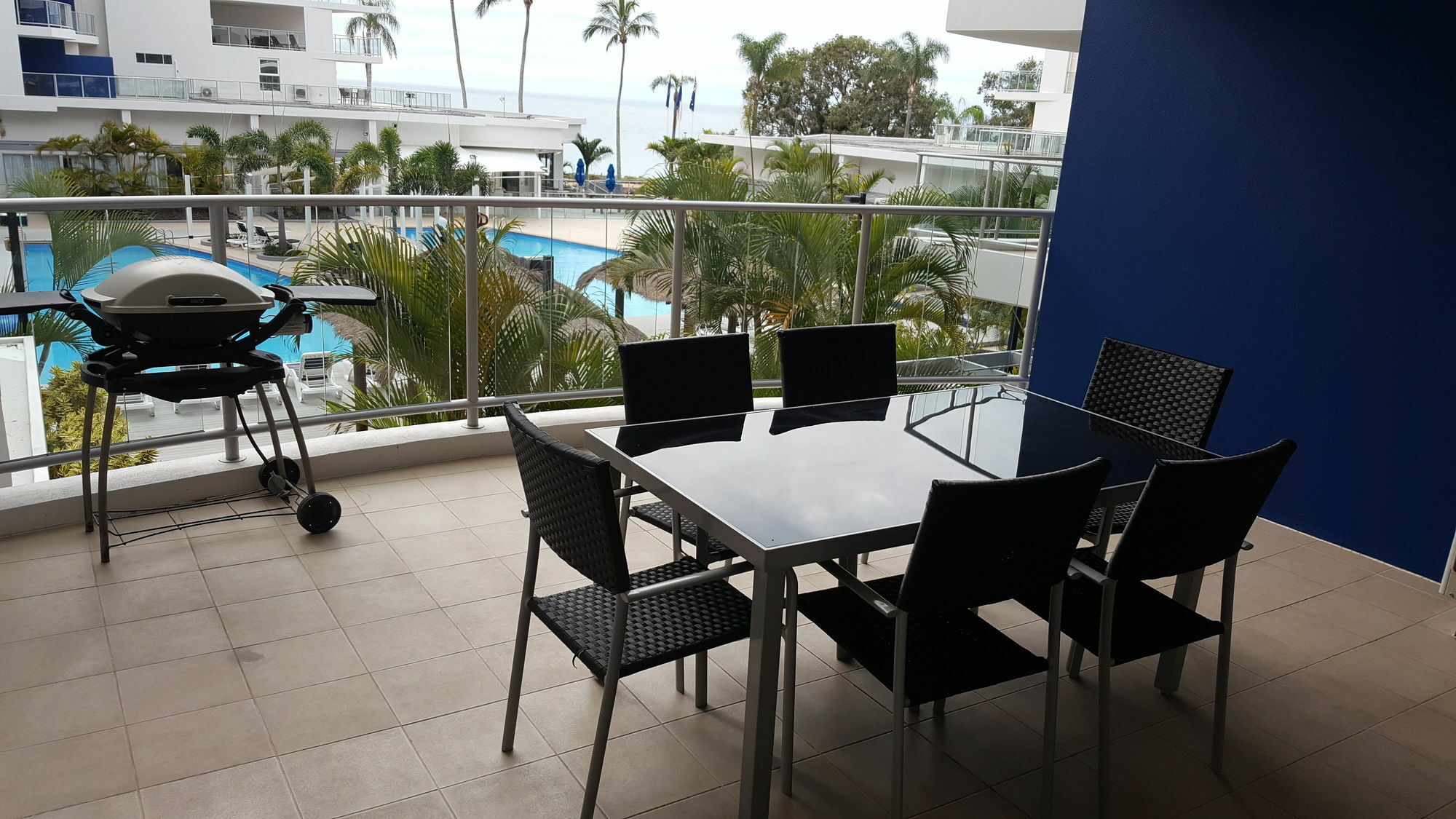 Pier Resort Urangan Buitenkant foto