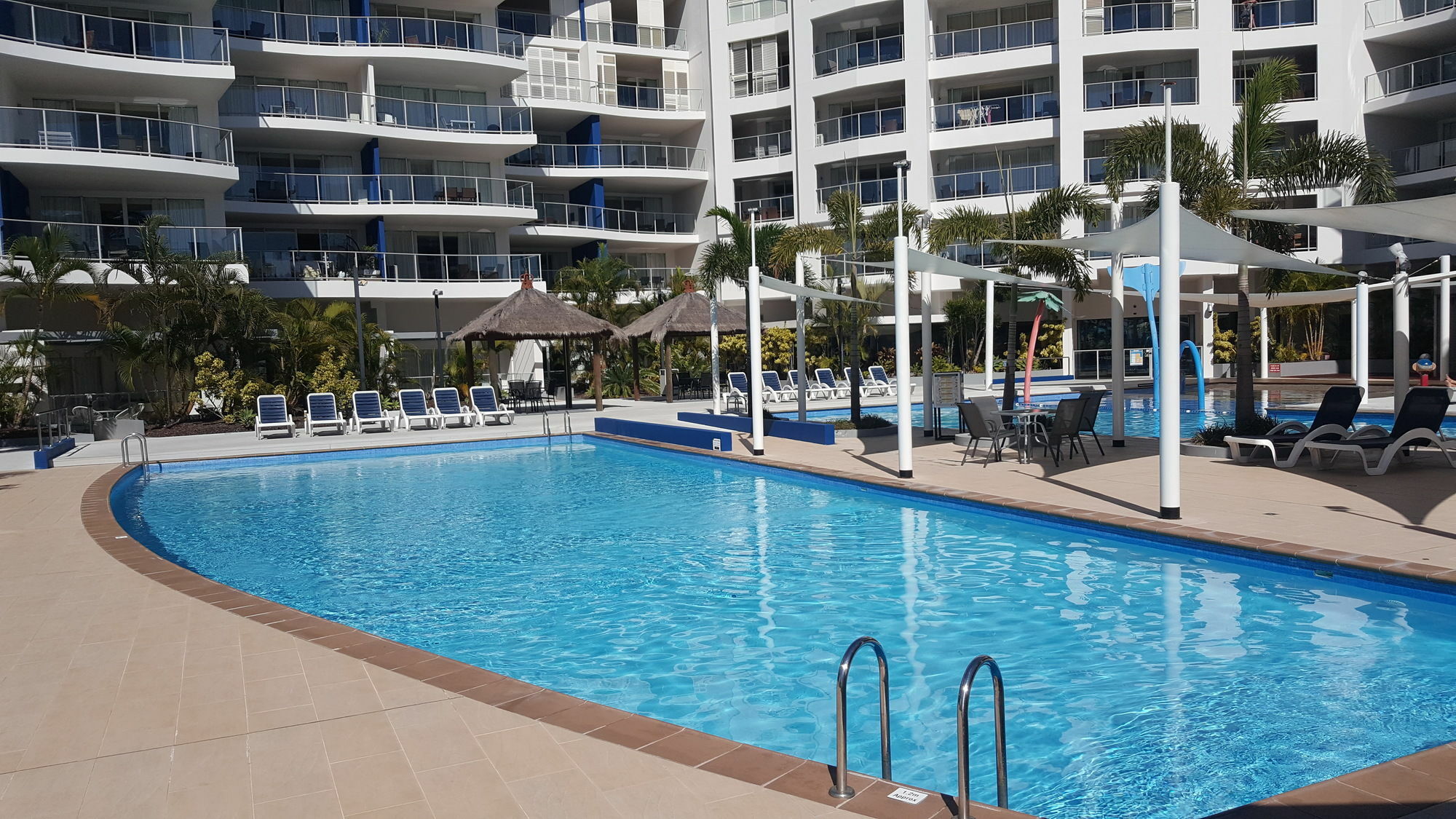 Pier Resort Urangan Buitenkant foto