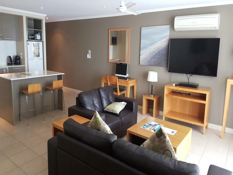 Pier Resort Urangan Buitenkant foto