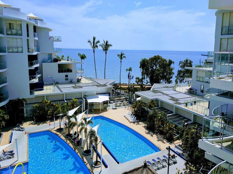 Pier Resort Urangan Buitenkant foto