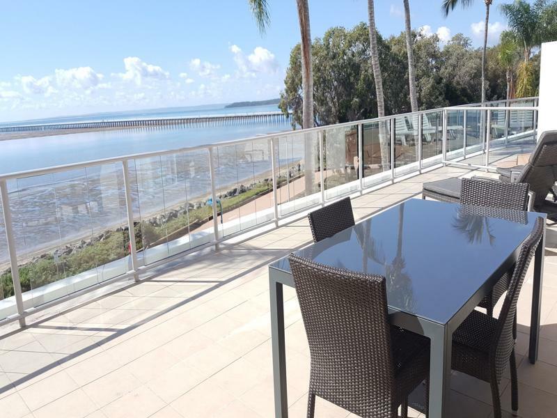 Pier Resort Urangan Buitenkant foto